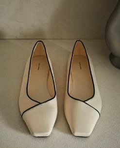 Ballet Flats With Contrasting Detail