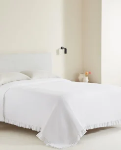 Bedspread With Pleated Ruffle