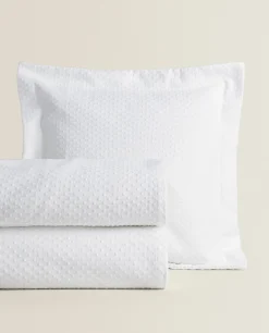 Bedspread With Polka Dot Design