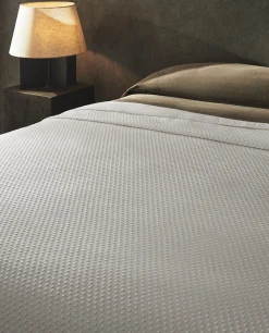 Bedspread With Polka Dot Design