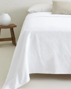 Bedspread With Polka Dot Design
