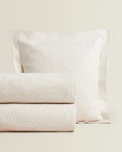 Bedspread With Polka Dot Design