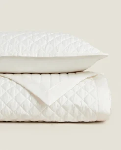 Diamond-Pattern Quilt