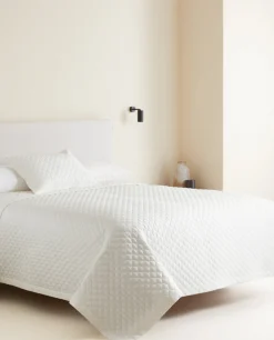 Diamond-Pattern Quilt