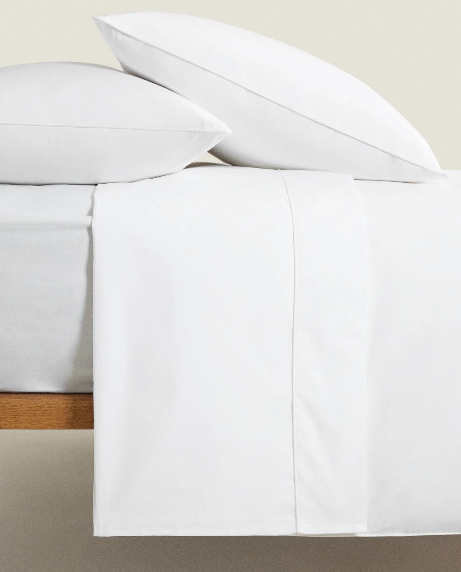 Duvet Cover With Colored Piping Detail