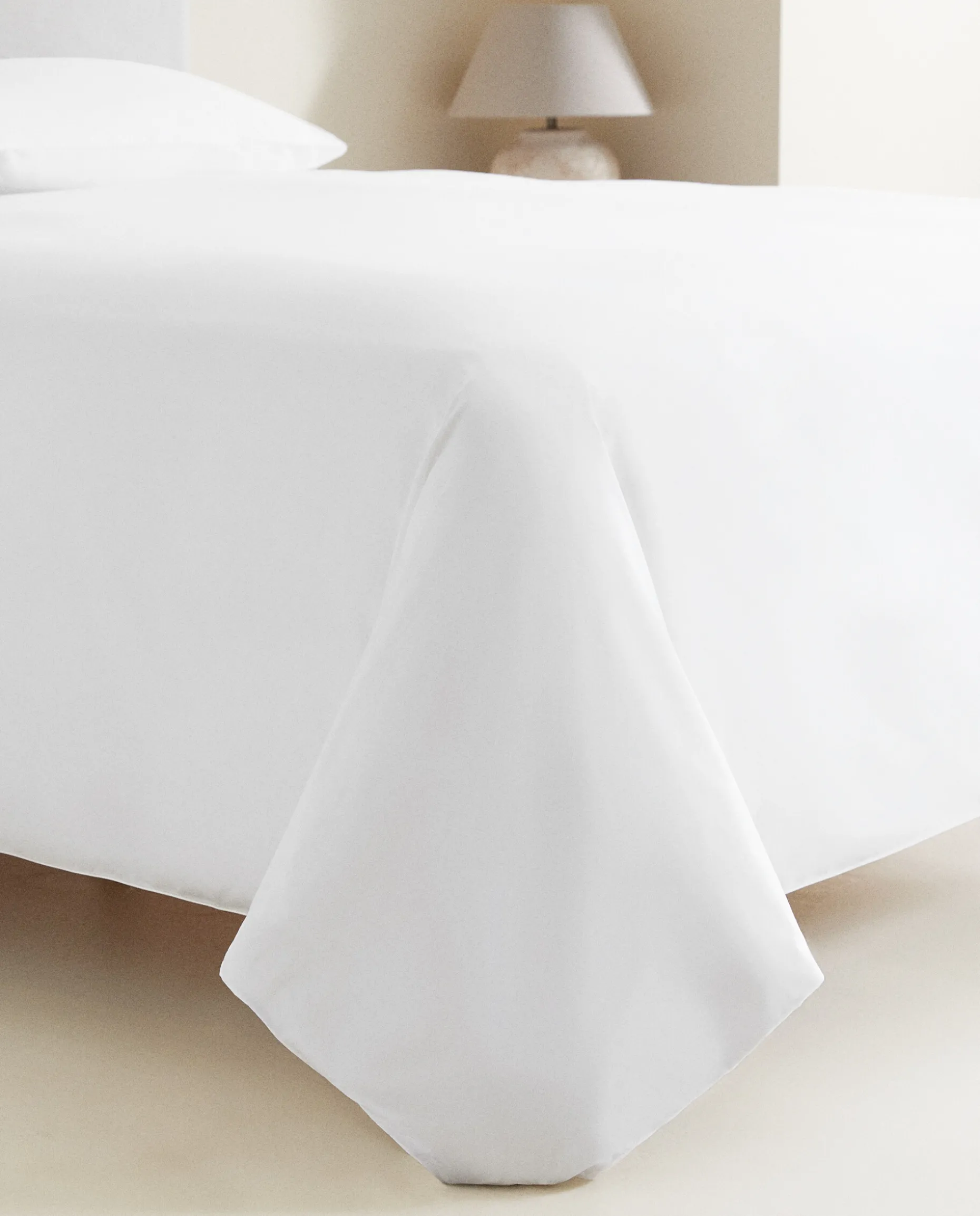 Duvet Cover With Colored Piping Detail