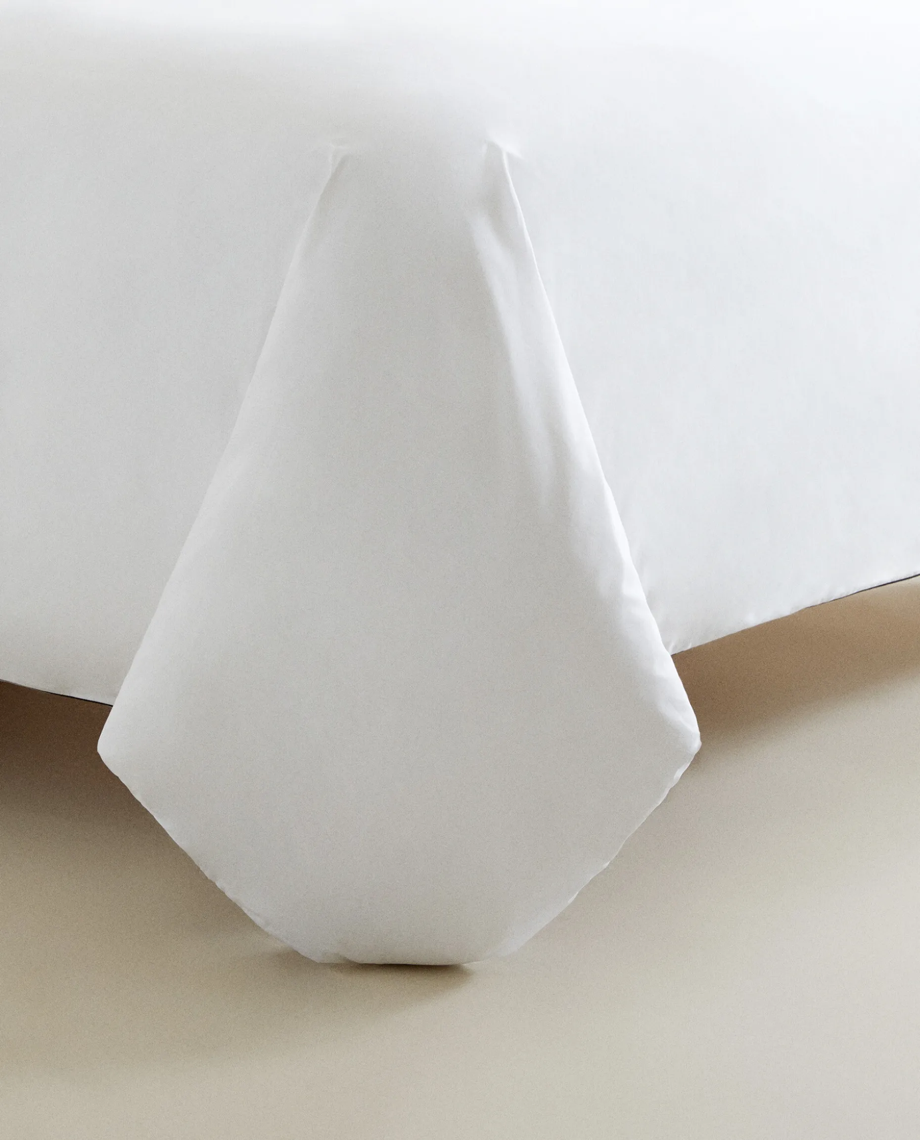 Duvet Cover With Colored Piping Detail