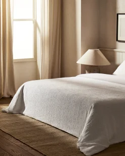 Duvet Cover With Raised Bedspread Effect