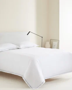 Duvet Cover With Two Embroidered Lines
