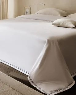 Duvet Cover With Two Embroidered Lines