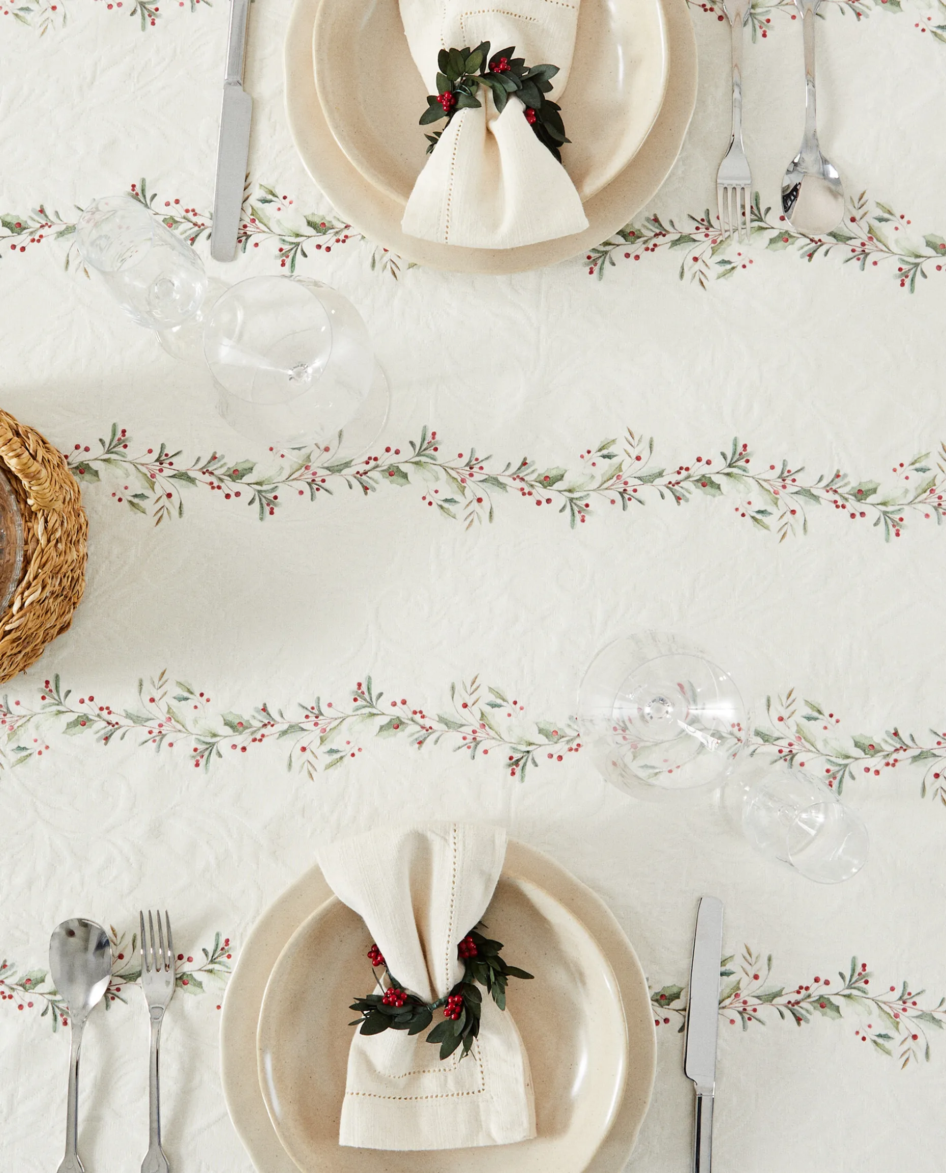 Jacquard Cotton Tablecloth With Christmas Holly