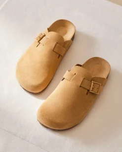 Leather Clogs With Buckle