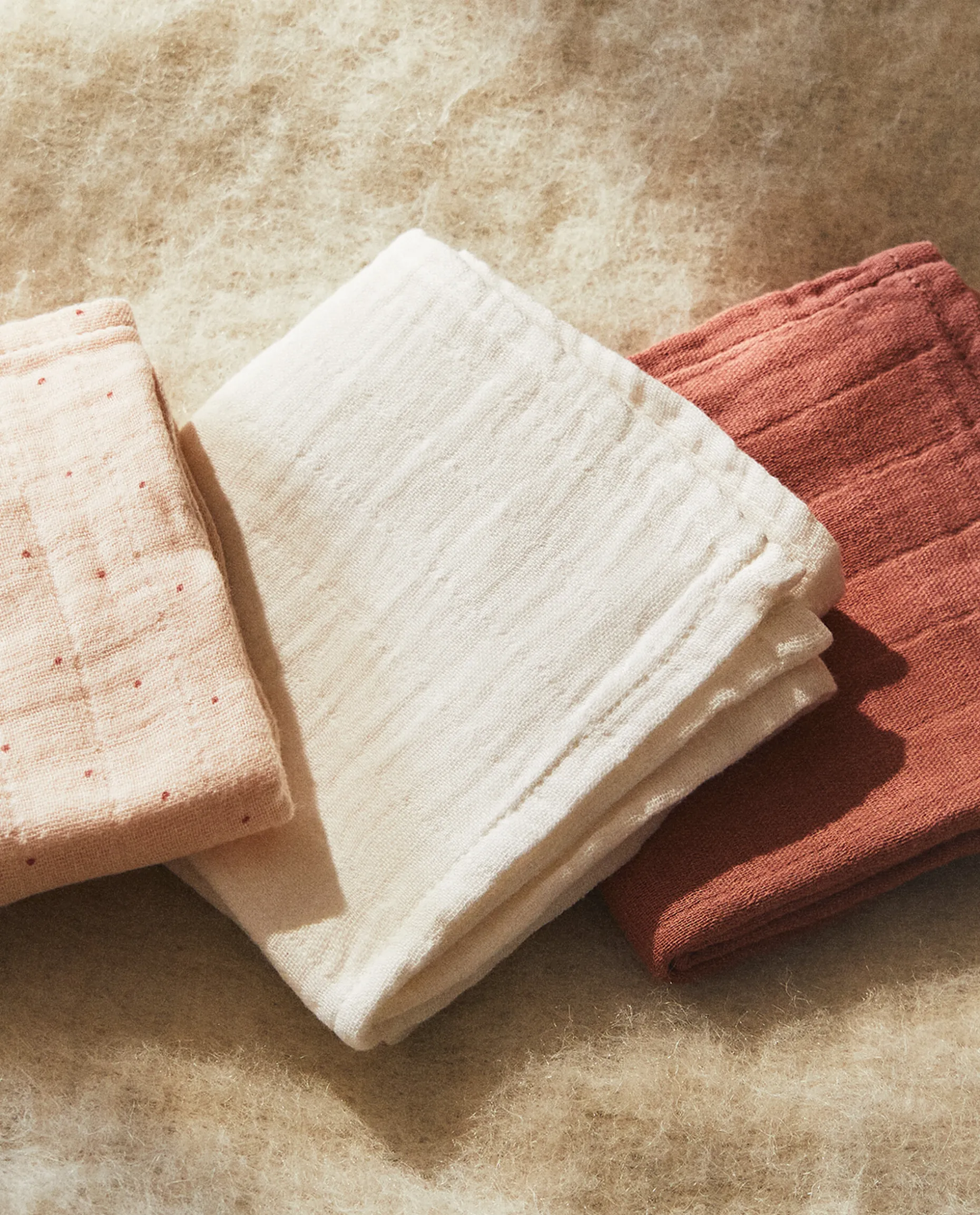 Multicolored Muslin Cloths (Pack Of 3)