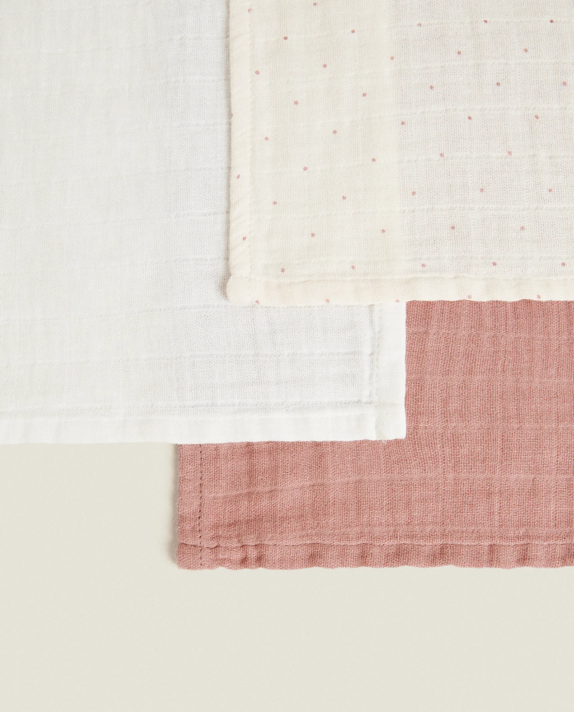Multicolored Muslin Cloths (Pack Of 3)