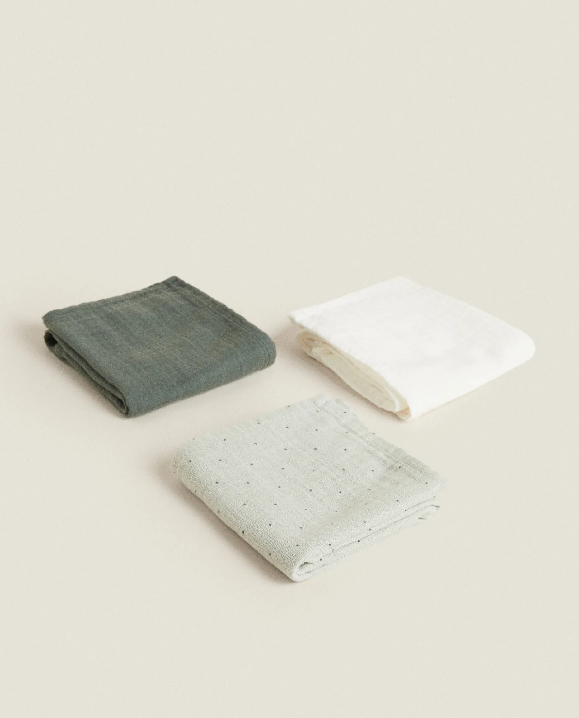 Multicolored Muslin Cloths (Pack Of 3)