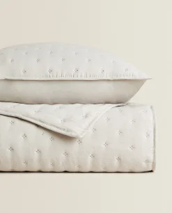 Quilted Quilt With Dots