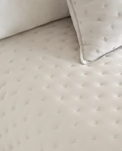 Quilted Quilt With Dots