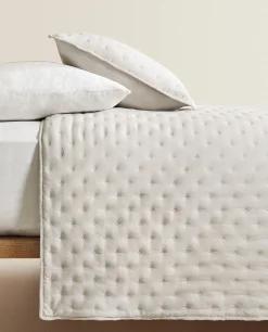 Quilted Quilt With Dots