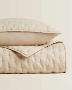 Quilted Quilt With Dots