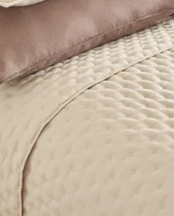Quilted Quilt With Dots