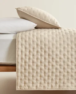 Quilted Quilt With Dots