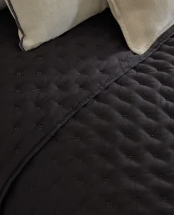Quilted Quilt With Dots