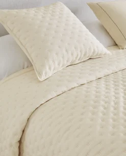 Quilted Quilt With Dots