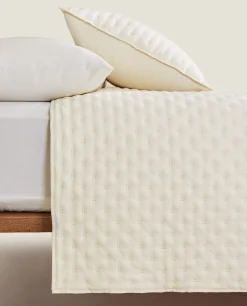 Quilted Quilt With Dots
