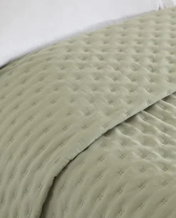 Quilted Quilt With Dots