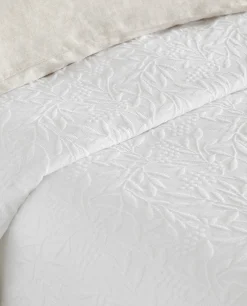 Ruffle Trim Bedspread