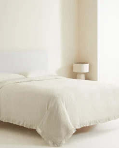Ruffle Trim Bedspread