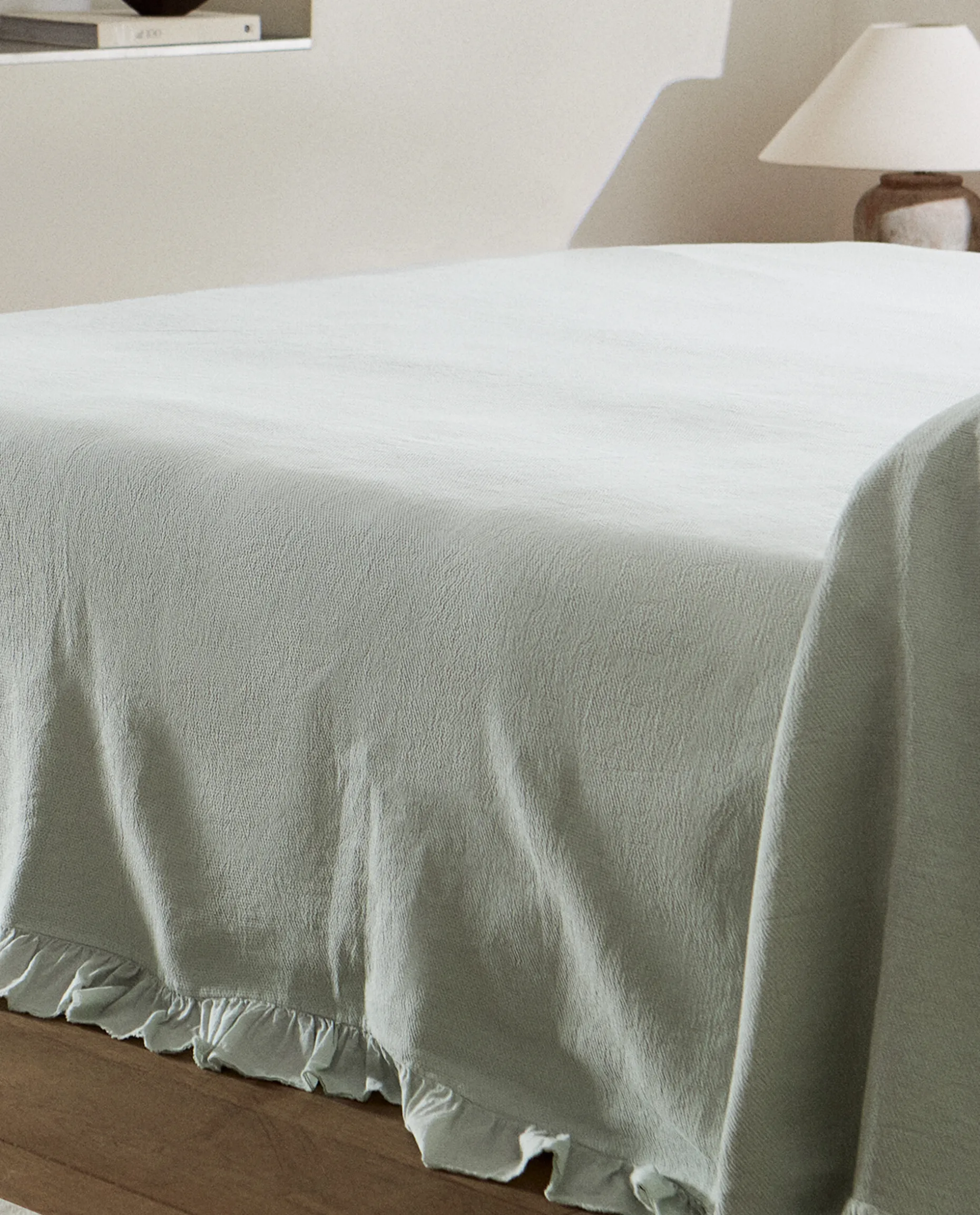 Ruffle Trim Bedspread