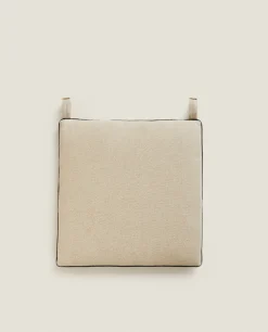 Seat Cushion With Piping