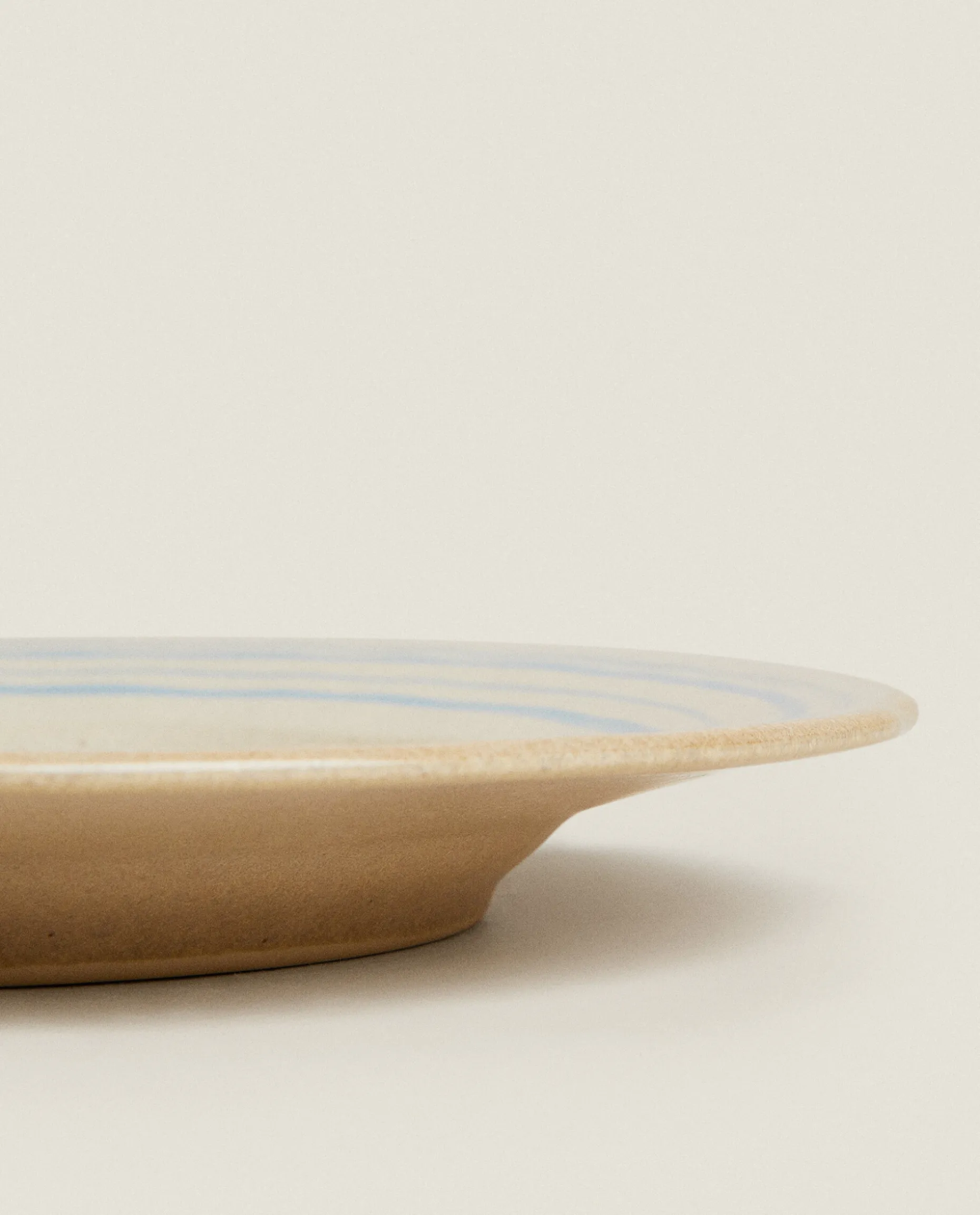 Stoneware Dinner Plate With Lines