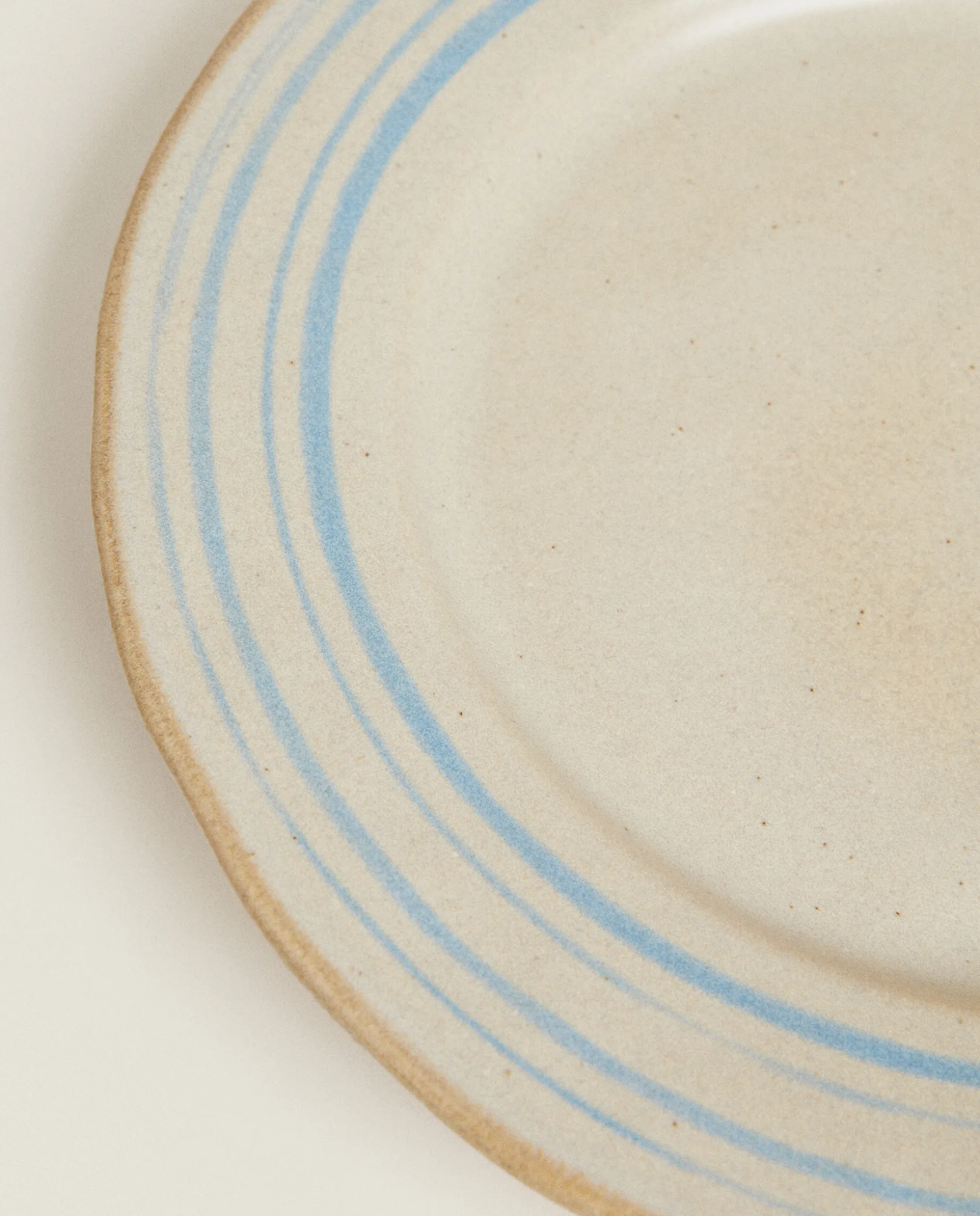 Stoneware Dinner Plate With Lines